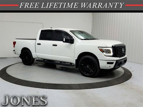 Used 2023 Nissan Titan SV w/ SV Convenience Package image 1