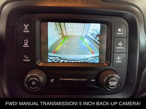 Used 2016 Jeep Renegade Latitude FWD image 19