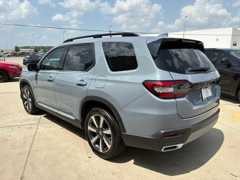 Certified 2024 Honda Pilot Touring image 6