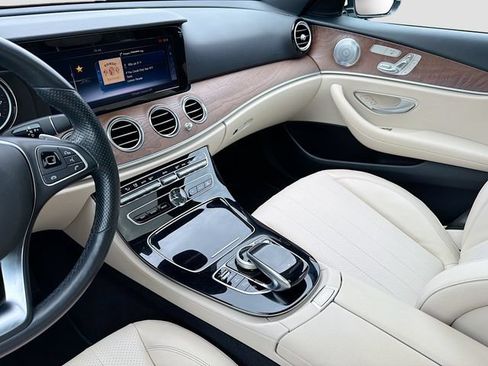 Used 2017 Mercedes-Benz E 300 4MATIC image 24