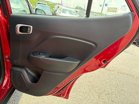 Used 2025 Hyundai Venue SE FWD image 16