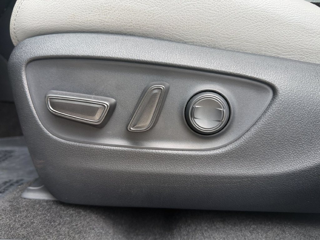 Used 2024 Toyota RAV4 XLE w/ Convenience Package FWD image 15