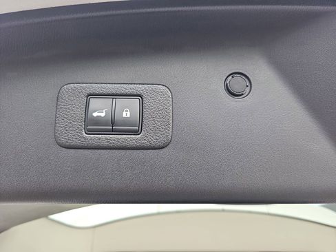 Used 2022 Nissan Armada SL w/ Captain's Chairs Package AWD/4WD image 16