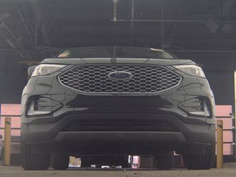 Used 2024 Ford Edge SEL w/ Convenience Package AWD/4WD image 3