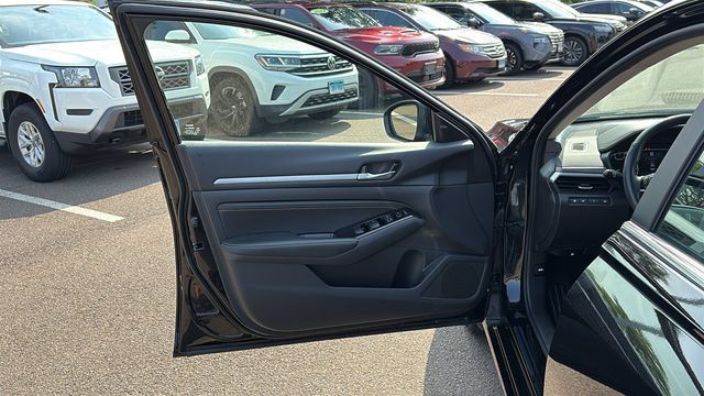 Certified 2023 Nissan Altima 2.5 SV w/ SV Premium Package AWD/4WD image 8