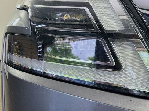 Used 2021 Nissan Armada SL w/ Captain's Chairs Package image 39