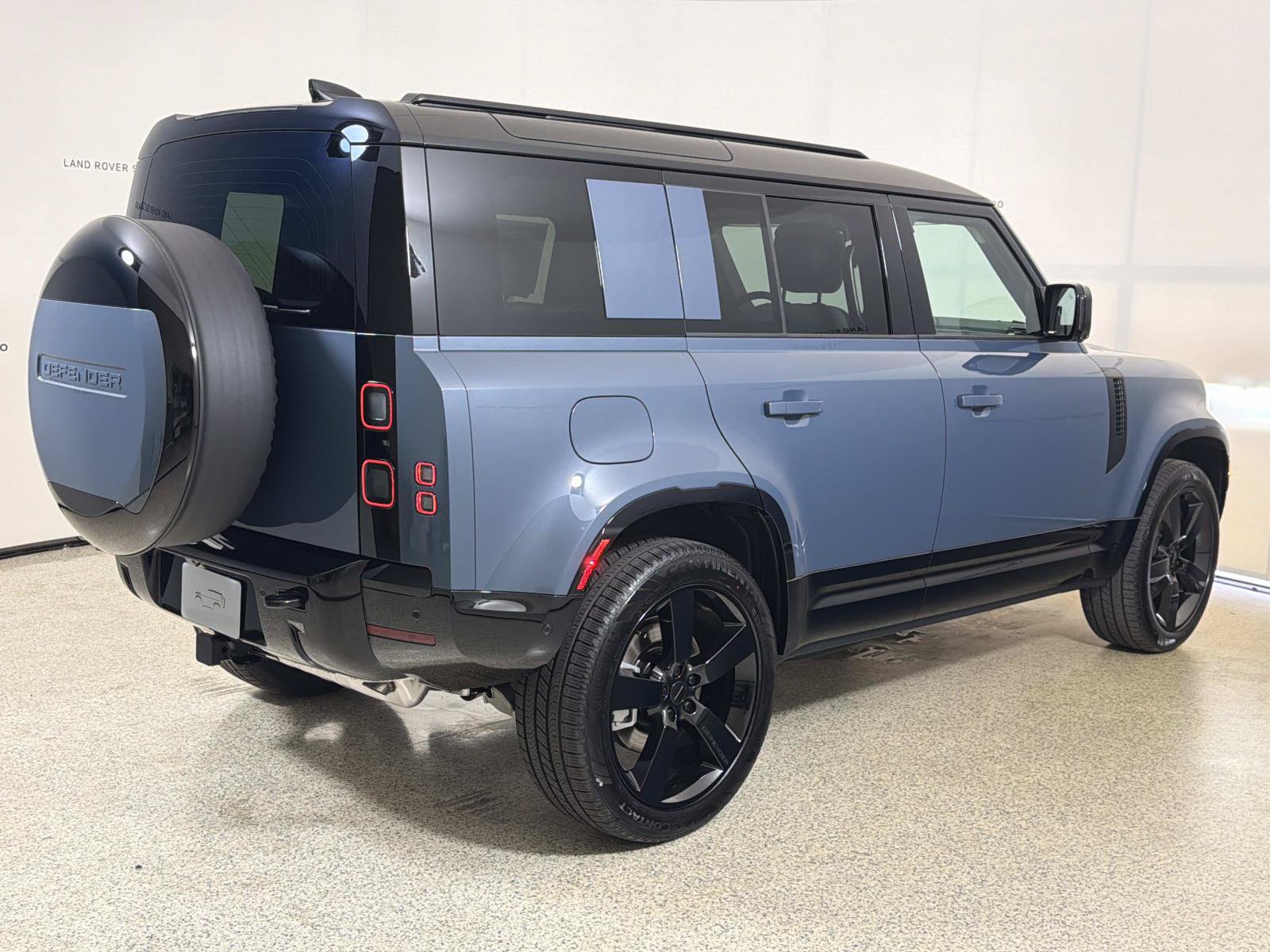 New 2026 Land Rover Defender 110 X-Dynamic SE AWD/4WD image 5