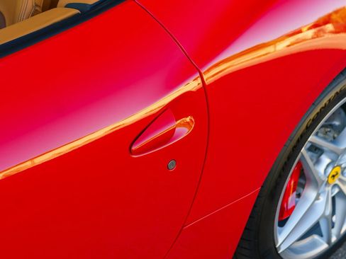 Used 2015 Ferrari California T RWD image 53