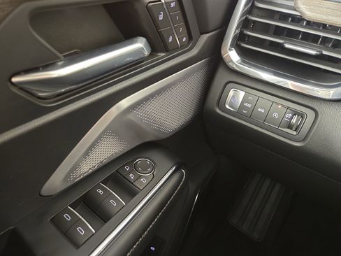 Certified 2024 GMC Acadia Denali w/ Super Cruise Package AWD/4WD image 31