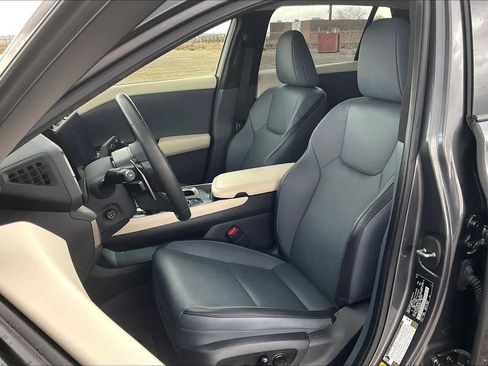 Used 2023 Lexus RZ 450e Premium image 7