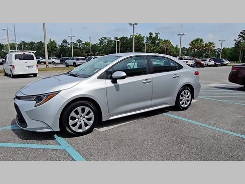 Used 2022 Toyota Corolla LE image 25