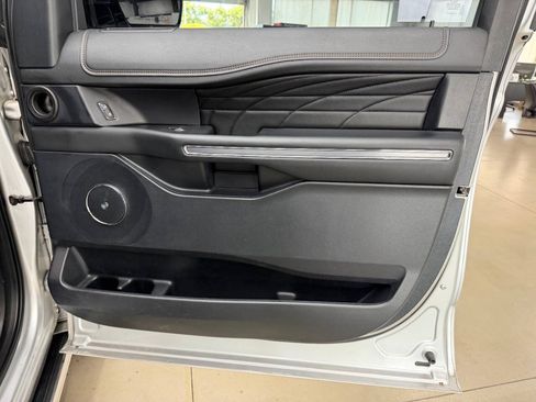 Used 2019 Ford Expedition Platinum AWD/4WD image 18