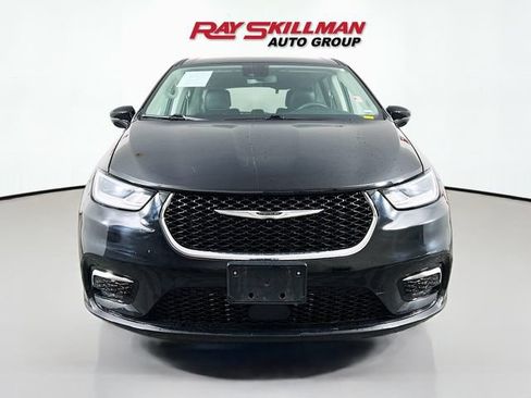 Used 2024 Chrysler Pacifica Touring-L FWD image 2