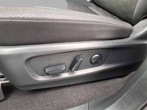 Certified 2025 Nissan Pathfinder SV image 23