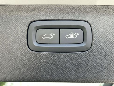 Certified 2025 Volvo XC90 B6 Plus image 19