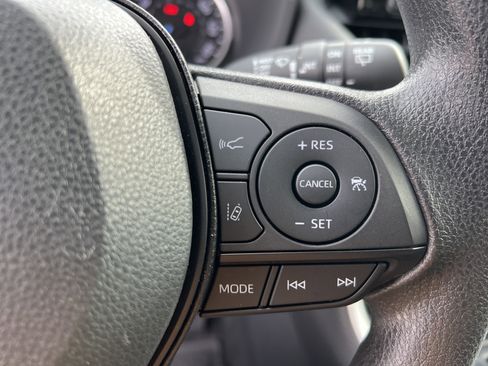 Used 2022 Toyota RAV4 XLE image 12