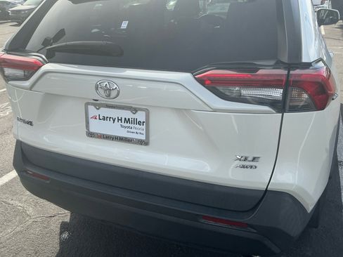 Certified 2022 Toyota RAV4 XLE Premium image 24