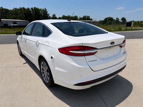 Used 2017 Ford Fusion SE w/ Equipment Group 602A FWD image 5