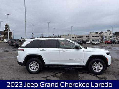 Used 2023 Jeep Grand Cherokee Laredo image 6