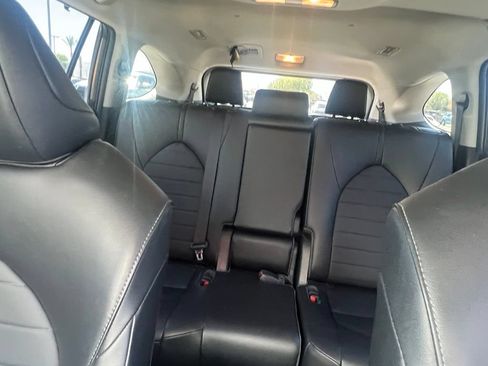 Used 2023 Toyota Highlander XLE FWD image 8