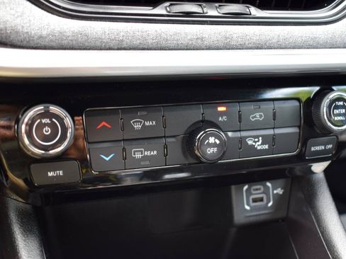 Used 2025 Jeep Compass Latitude AWD/4WD image 29
