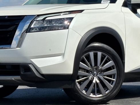 Used 2024 Nissan Pathfinder SL w/ SL Premium Package image 2