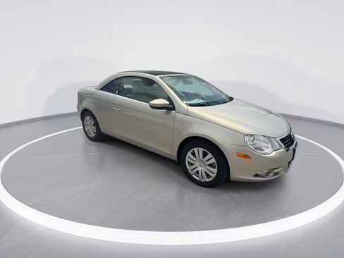 Used 2010 Volkswagen Eos Komfort FWD image 2