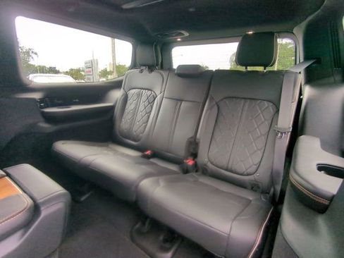 Used 2025 Jeep Grand Wagoneer Series III w/ Rear Seat Video Group 1 AWD/4WD image 16