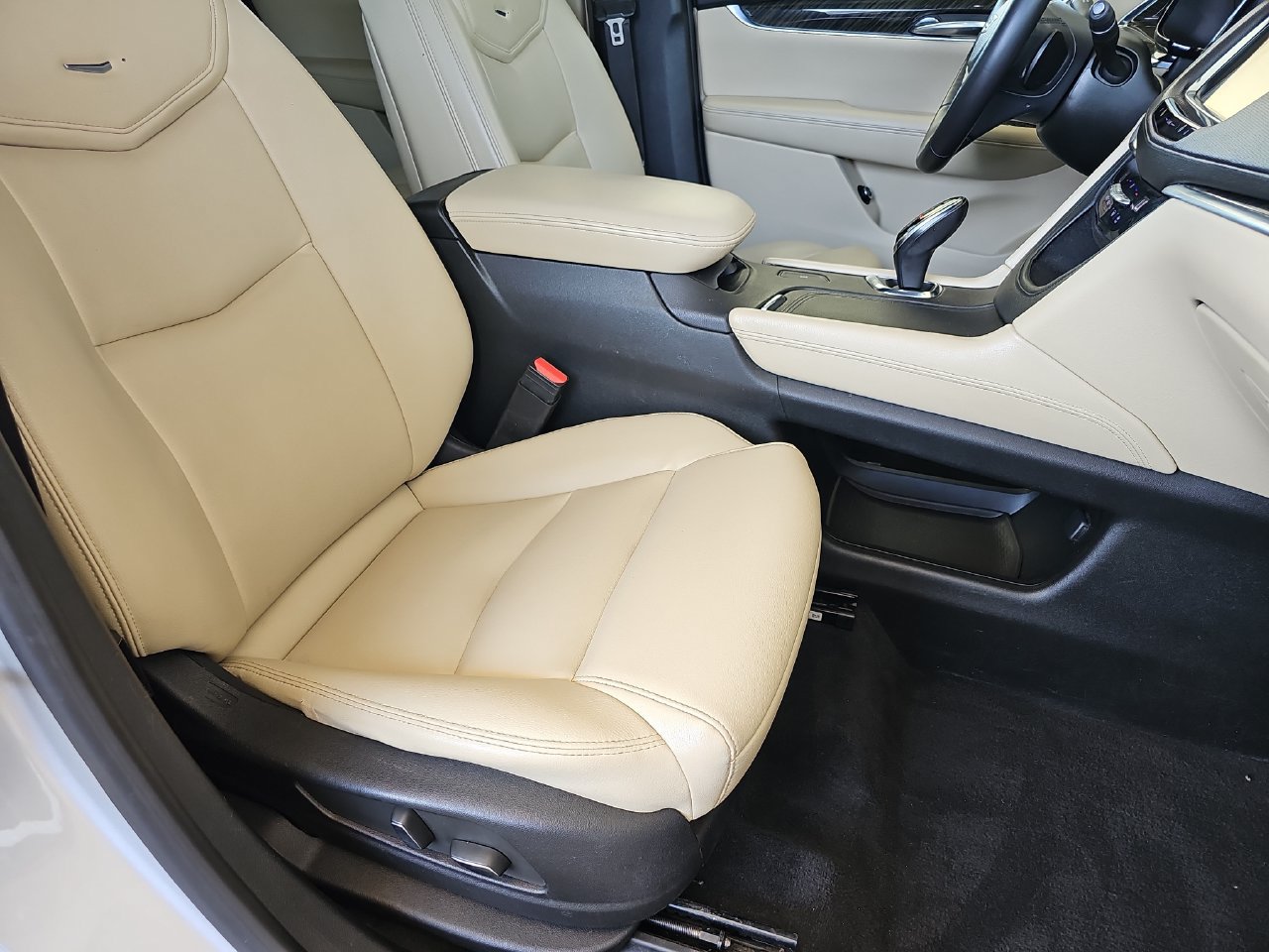 Used 2017 Cadillac XT5 FWD image 10
