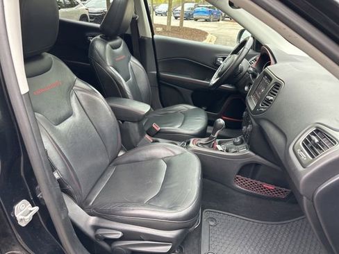 Used 2018 Jeep Compass Trailhawk w/ Leather Interior Group AWD/4WD image 31