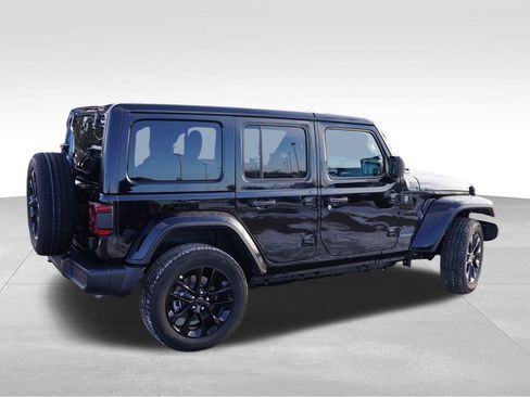 Certified 2025 Jeep Wrangler Unlimited Sahara w/ Safety Group image 4