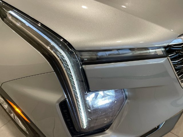 Certified 2025 Cadillac XT4 Premium Luxury w/ Cold Weather Package FWD image 11