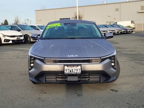 Used 2025 Kia K4 LXS image 2