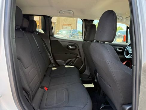 Used 2020 Jeep Renegade Latitude AWD/4WD image 21