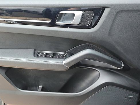Used 2022 Porsche Cayenne image 22