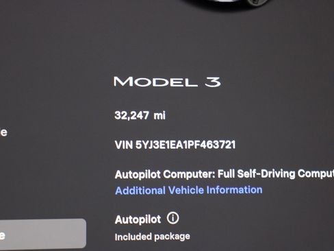 Used 2023 Tesla Model 3 Standard Range image 9