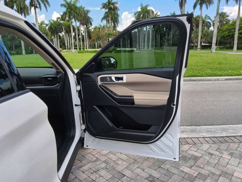 Used 2020 Ford Explorer XLT RWD image 39