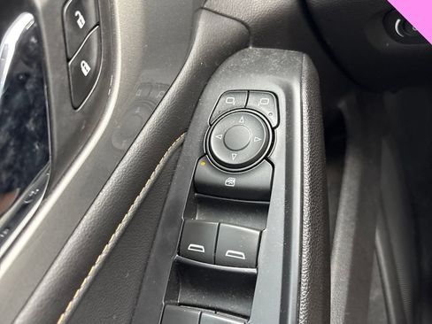 Used 2021 Chevrolet Traverse LS FWD image 9