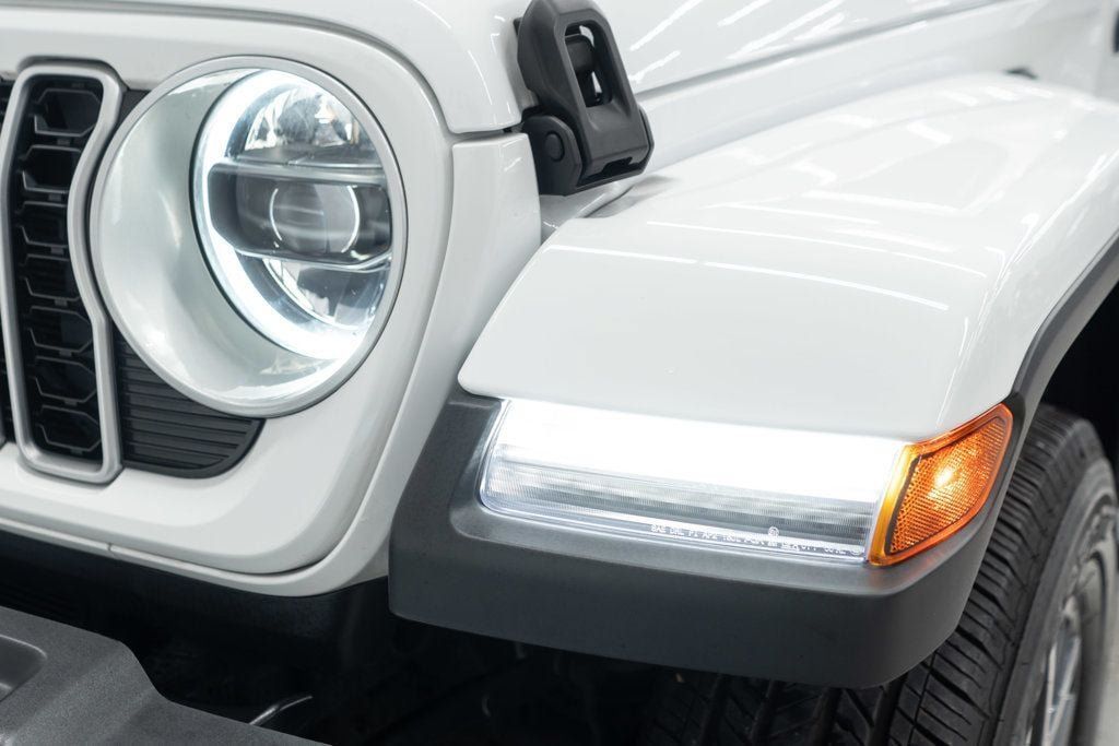 Used 2026 Jeep Wrangler Unlimited Sahara AWD/4WD image 36