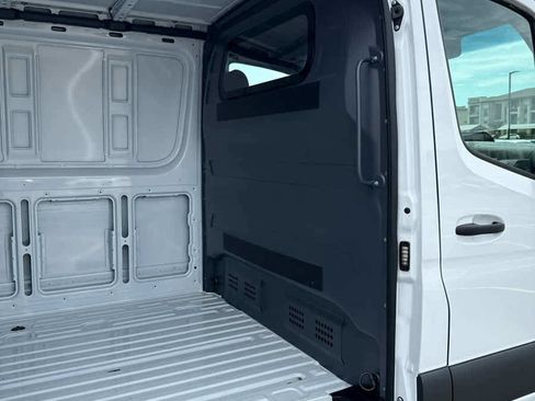 Used 2025 Mercedes-Benz Sprinter 2500 image 13