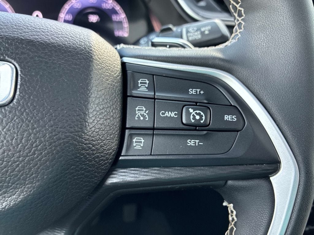 Used 2023 Jeep Grand Cherokee Altitude AWD/4WD image 23