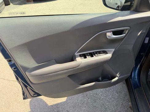 Used 2020 Kia Niro LX image 10