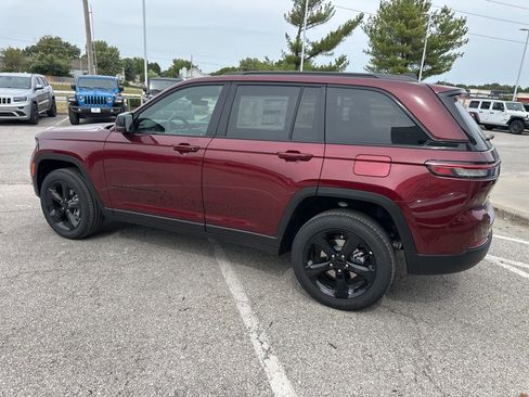 New 2025 Jeep Grand Cherokee Altitude image 22