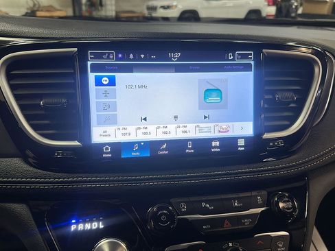 Used 2025 Chrysler Pacifica Select AWD/4WD image 20