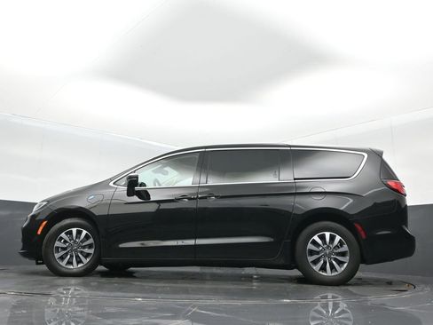 Certified 2024 Chrysler Pacifica Select image 32