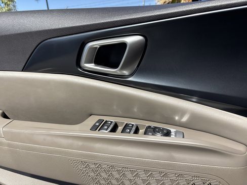 Used 2025 Kia Carnival FWD image 19