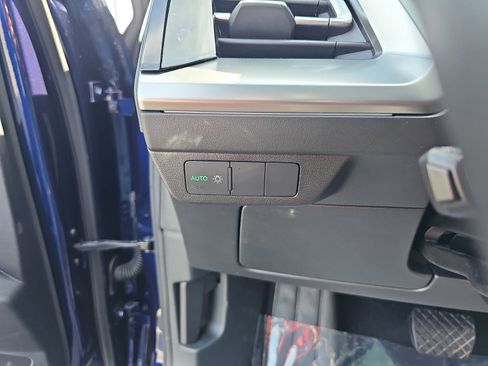 Used 2023 Audi Q4 e-tron Premium Plus w/ Premium Plus image 27