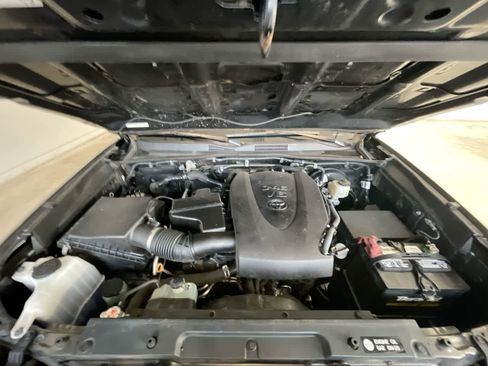 Used 2018 Toyota Tacoma SR5 image 24