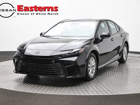 Used 2025 Toyota Camry LE FWD image 1