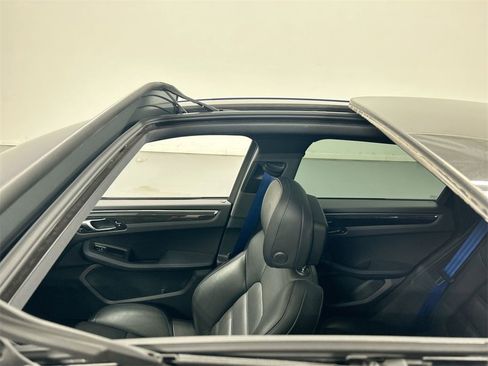 Certified 2023 Porsche Macan Turbo image 21
